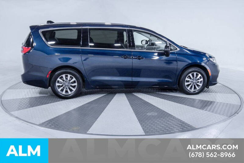 2024 Chrysler Pacifica Plug-In Hybrid Select