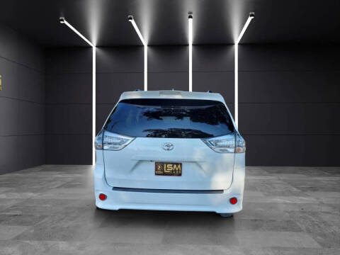 2020 Toyota Sienna SE Premium 8-Passenger