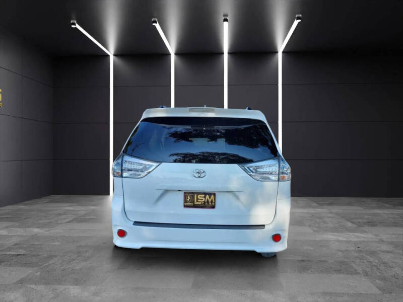 2020 Toyota Sienna SE Premium 8-Passenger