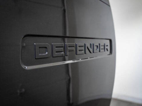 2024 Land Rover Defender 130 P400 Outbound