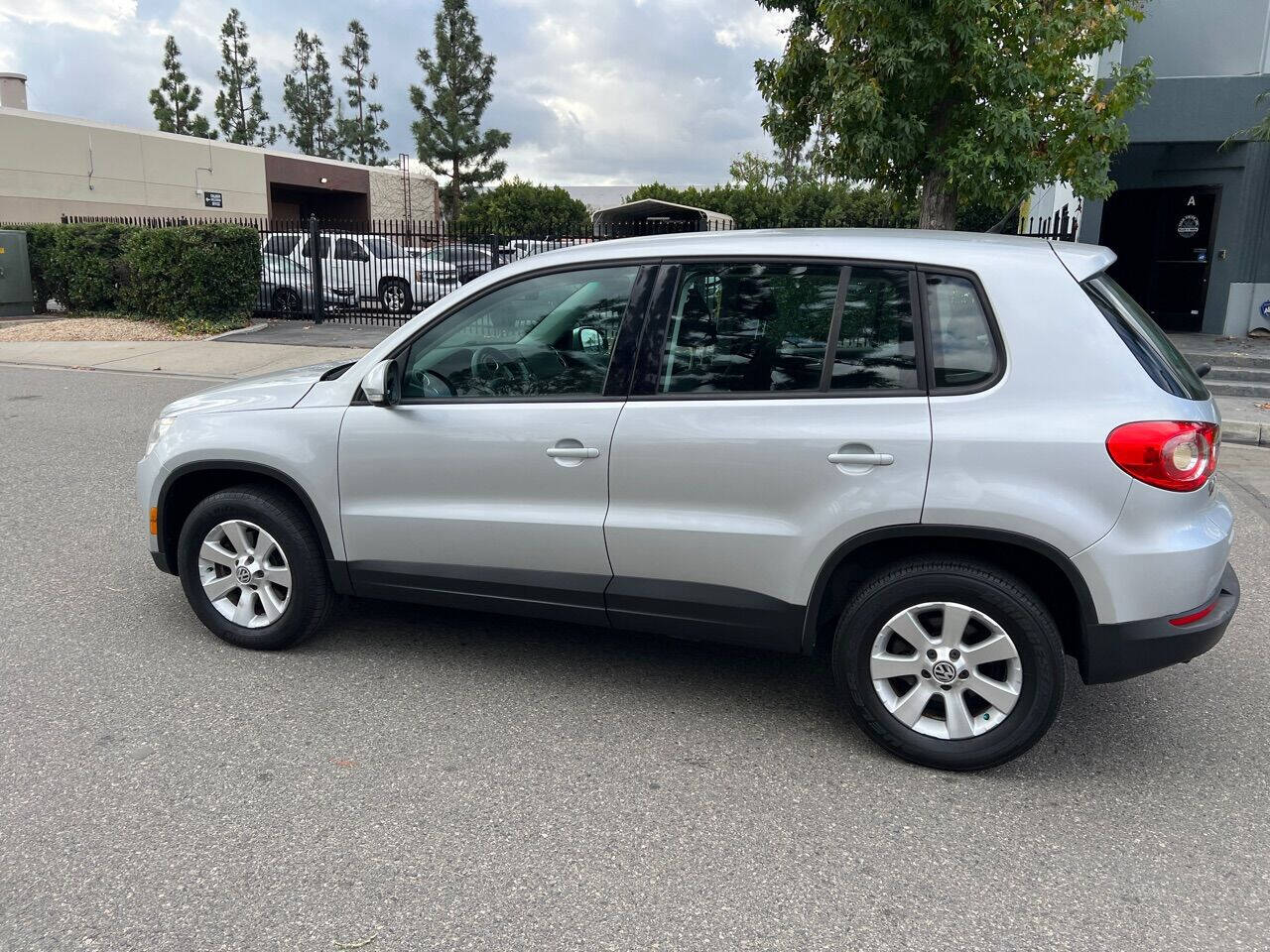 2010 Volkswagen Tiguan for sale at ZRV AUTO INC in Brea, CA