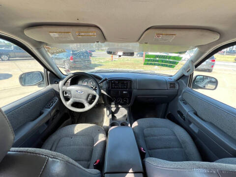 2004 Ford Explorer XLS