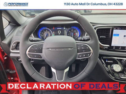 2027 Chrysler Pacifica Select