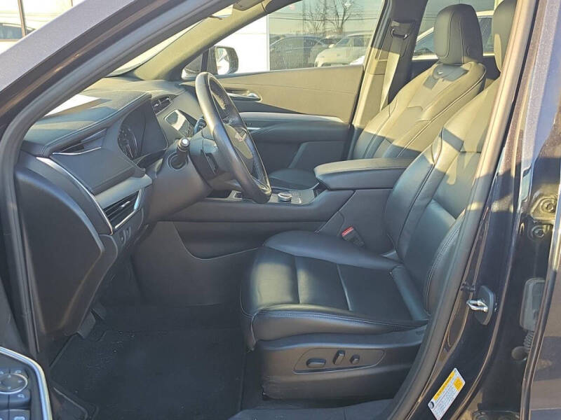 2022 Cadillac XT4 Premium Luxury