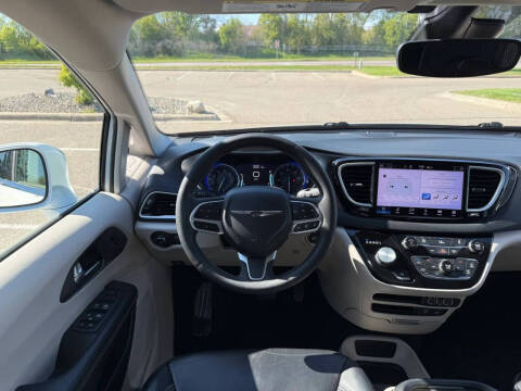 2022 Chrysler Pacifica Touring L
