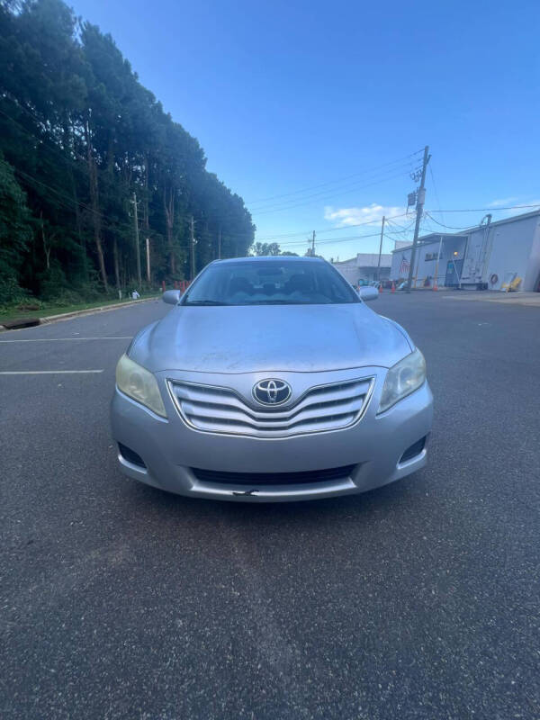 2011 Toyota Camry LE photo 1