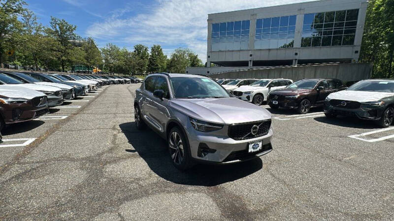 2026 Volvo XC40 B5 Plus