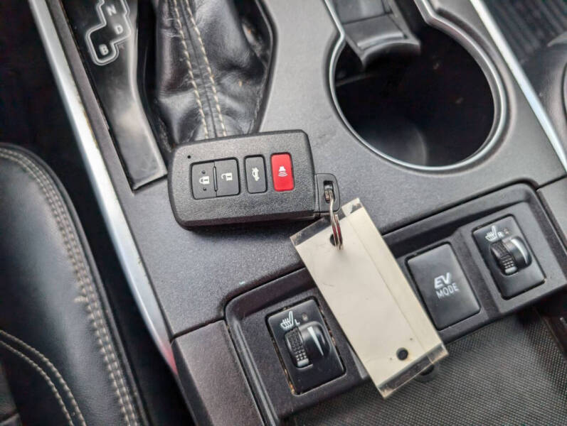 2017 Toyota Camry Hybrid XLE