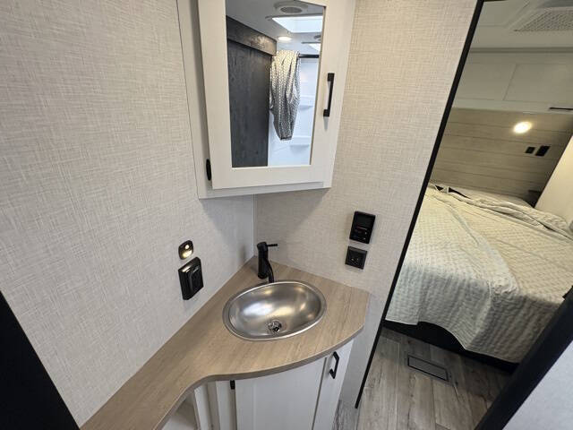 2026 Venture RV Sienna 311VDB