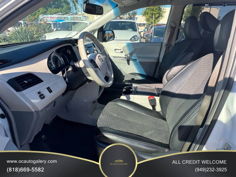 2013 Toyota Sienna SE 8-Passenger