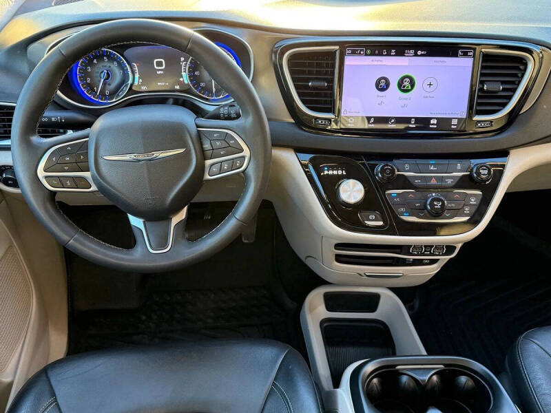 2022 Chrysler Pacifica Touring L