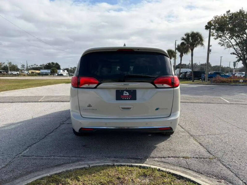 2017 Chrysler Pacifica Hybrid Platinum