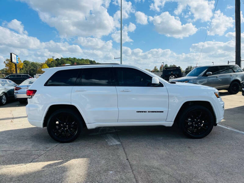 2020 Jeep Grand Cherokee Altitude photo 9