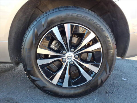 2025 Volvo XC60 B5 Core Dark Theme