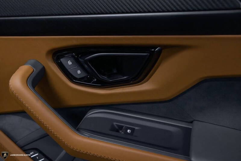 2025 Lamborghini Urus SE