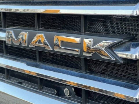 2013 Mack Pinnacle
