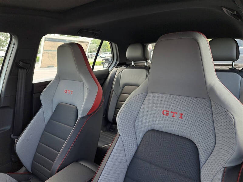 2025 Volkswagen Golf GTI SE