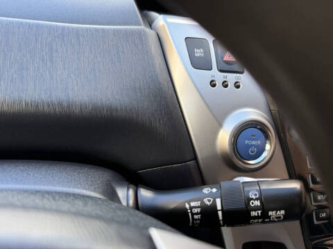 2015 Toyota Prius v Two