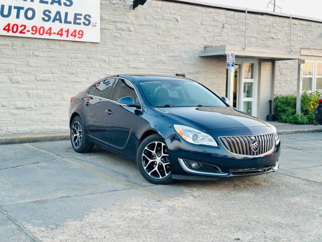 2016 Buick Regal Sport Touring photo 3