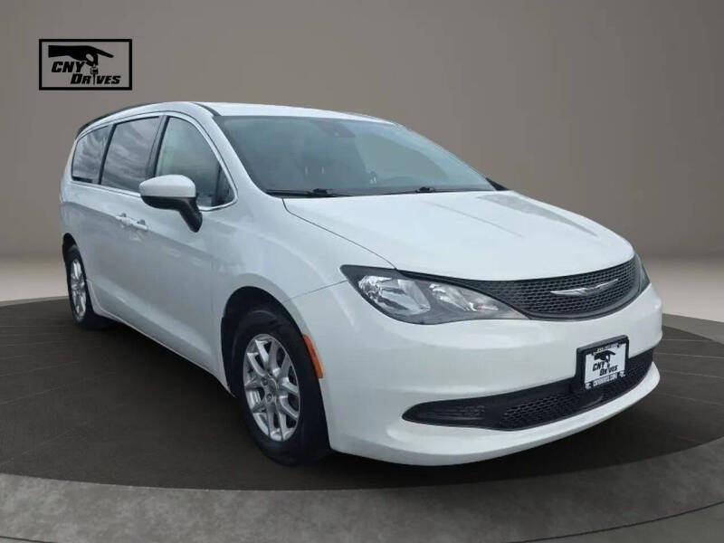 2022 Chrysler Voyager LX