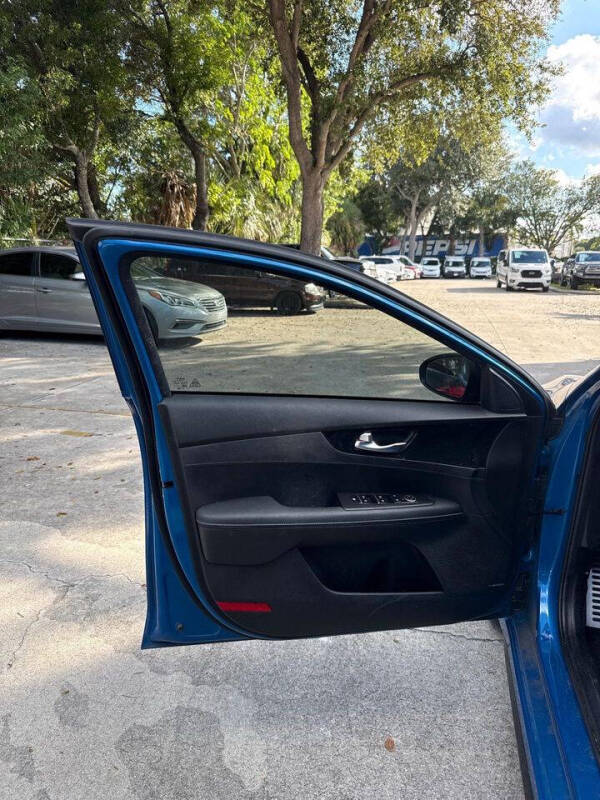 2023 Kia Forte GT-Line