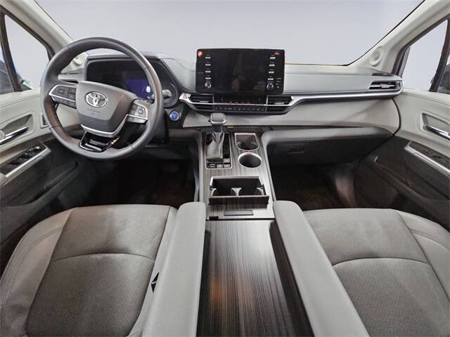 2022 Toyota Sienna Limited 7-Passenger