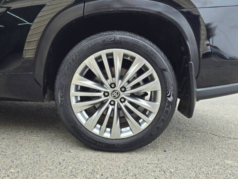 2023 Toyota Highlander Platinum