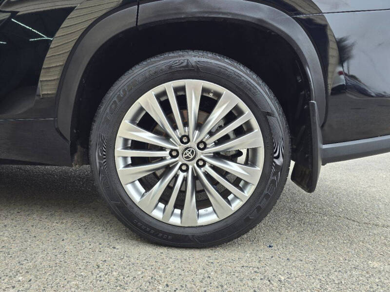 2023 Toyota Highlander Platinum