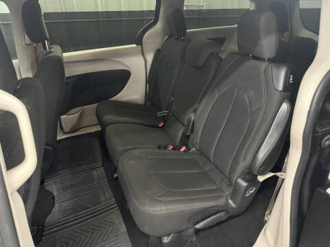2017 Chrysler Pacifica LX