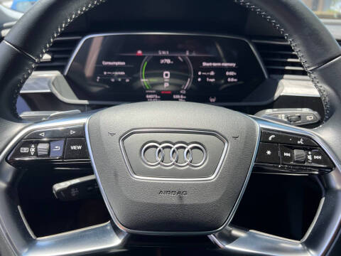 2021 Audi e-tron quattro Premium