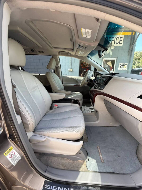 2011 Toyota Sienna