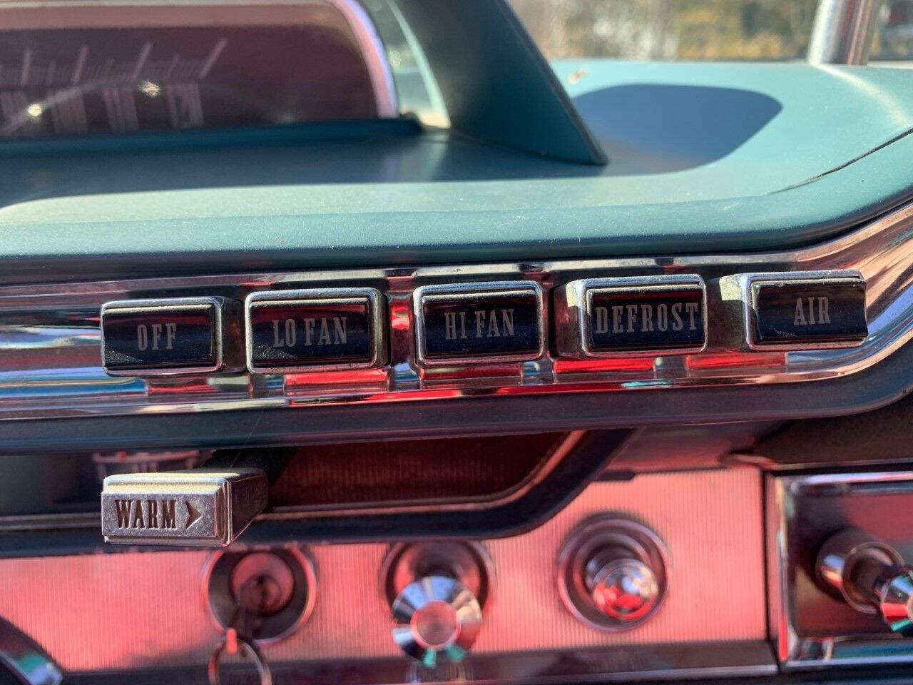 1963 Dodge Custom 880 29