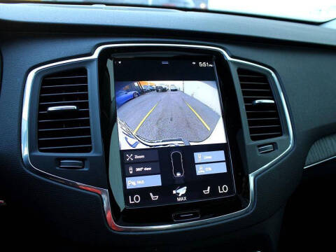 2020 Volvo XC90 T6 Momentum 6-Passenger