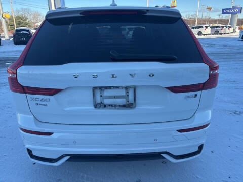 2025 Volvo XC60 B5 Core Dark Theme