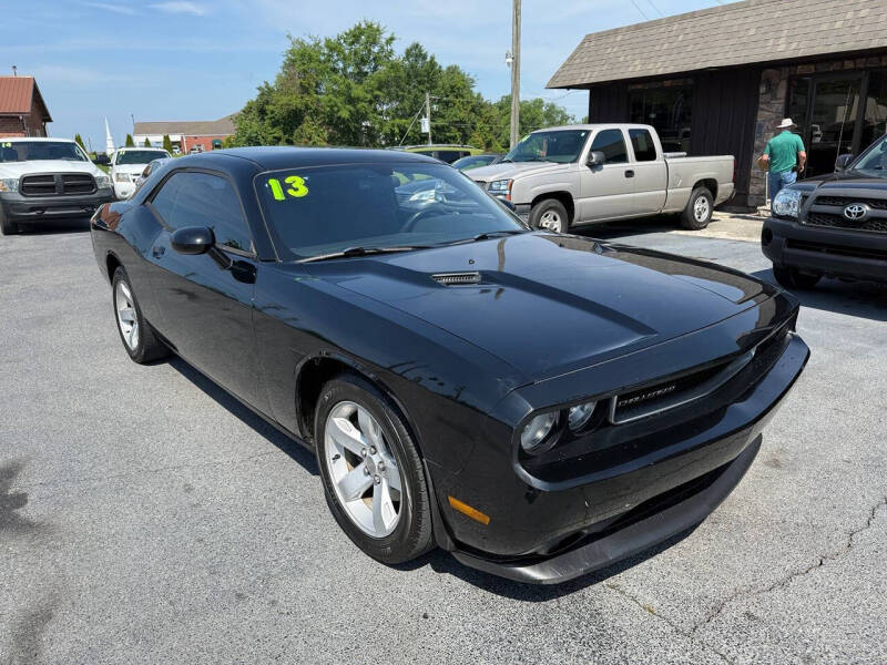 2013 Dodge Challenger SXT's photo
