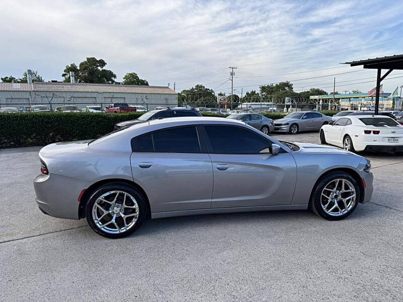 2016 Dodge Charger SE