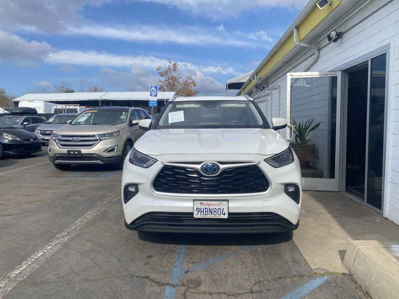 2023 Toyota Highlander Hybrid XLE