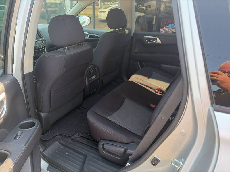 2017 Nissan Pathfinder SL