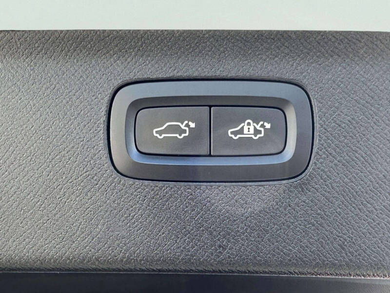 2019 Volvo XC90 T6 Momentum