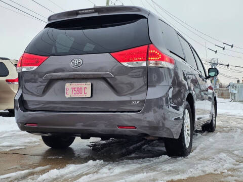 2012 Toyota Sienna XLE 8-Passenger