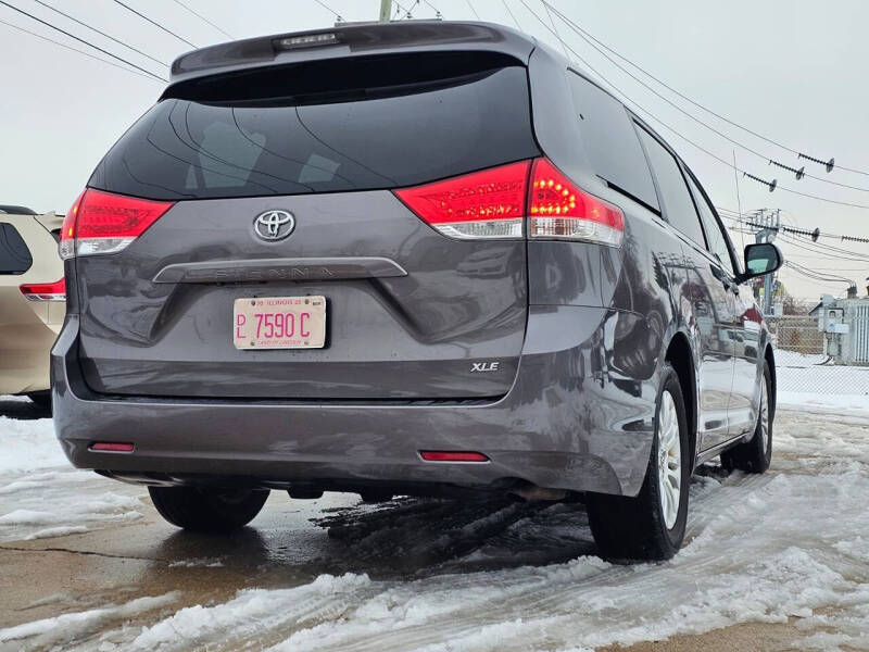 2012 Toyota Sienna XLE 8-Passenger