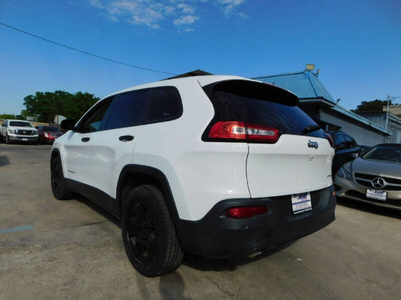 2017 Jeep Cherokee Sport