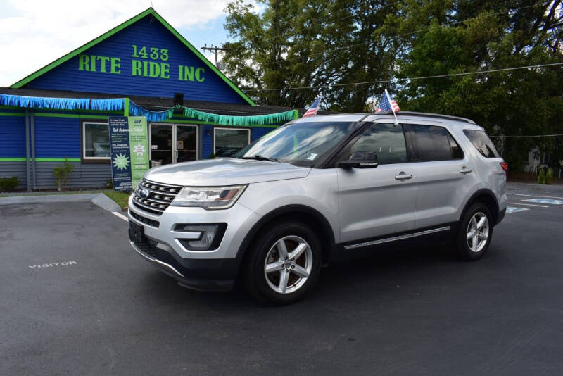 2017 Ford Explorer XLT's photo