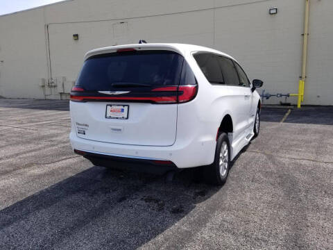 2024 Chrysler Pacifica Touring L