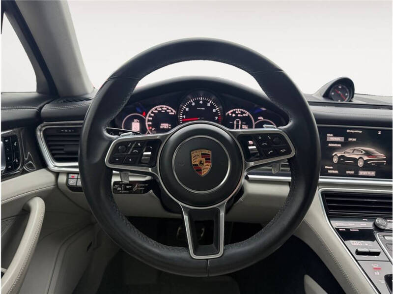 2017 Porsche Panamera 4S