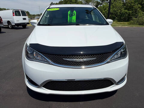 2017 Chrysler Pacifica Touring-L Plus