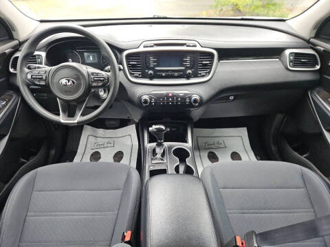 2017 Kia Sorento LX