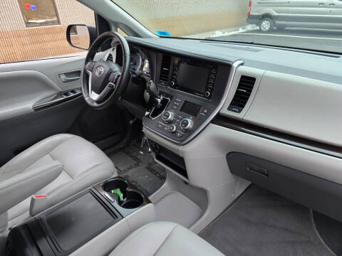 2019 Toyota Sienna XLE 8-Passenger