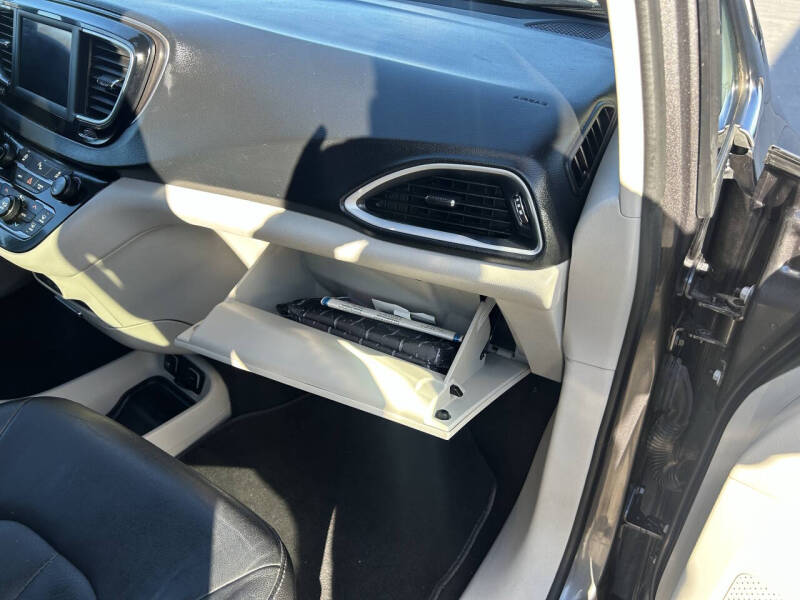 2020 Chrysler Pacifica Touring L