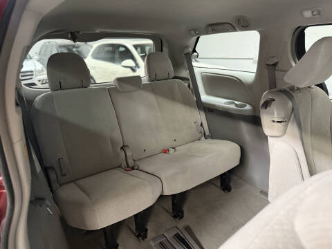 2012 Toyota Sienna LE 8-Passenger